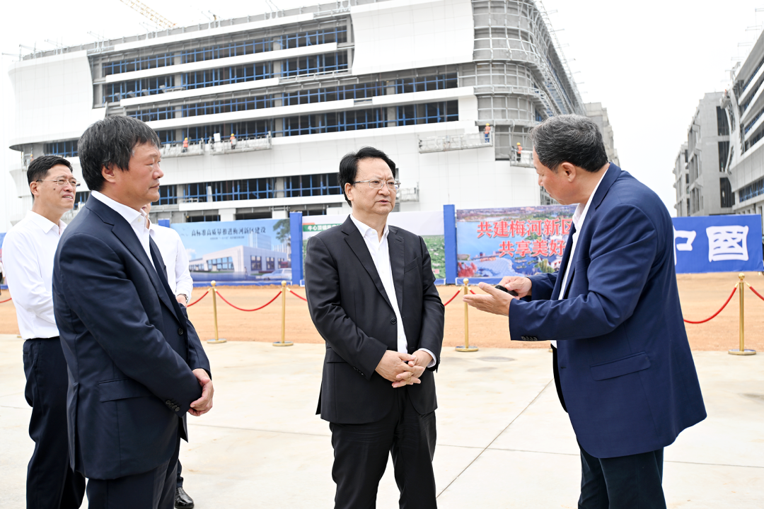 9月9日，省委書記景俊海到梅河口市調(diào)研，在梅河皓月肉牛產(chǎn)業(yè)綜合加工項(xiàng)目現(xiàn)場(chǎng)詳細(xì)了解肉牛養(yǎng)殖、加工、交易全產(chǎn)業(yè)鏈運(yùn)行情況。.png